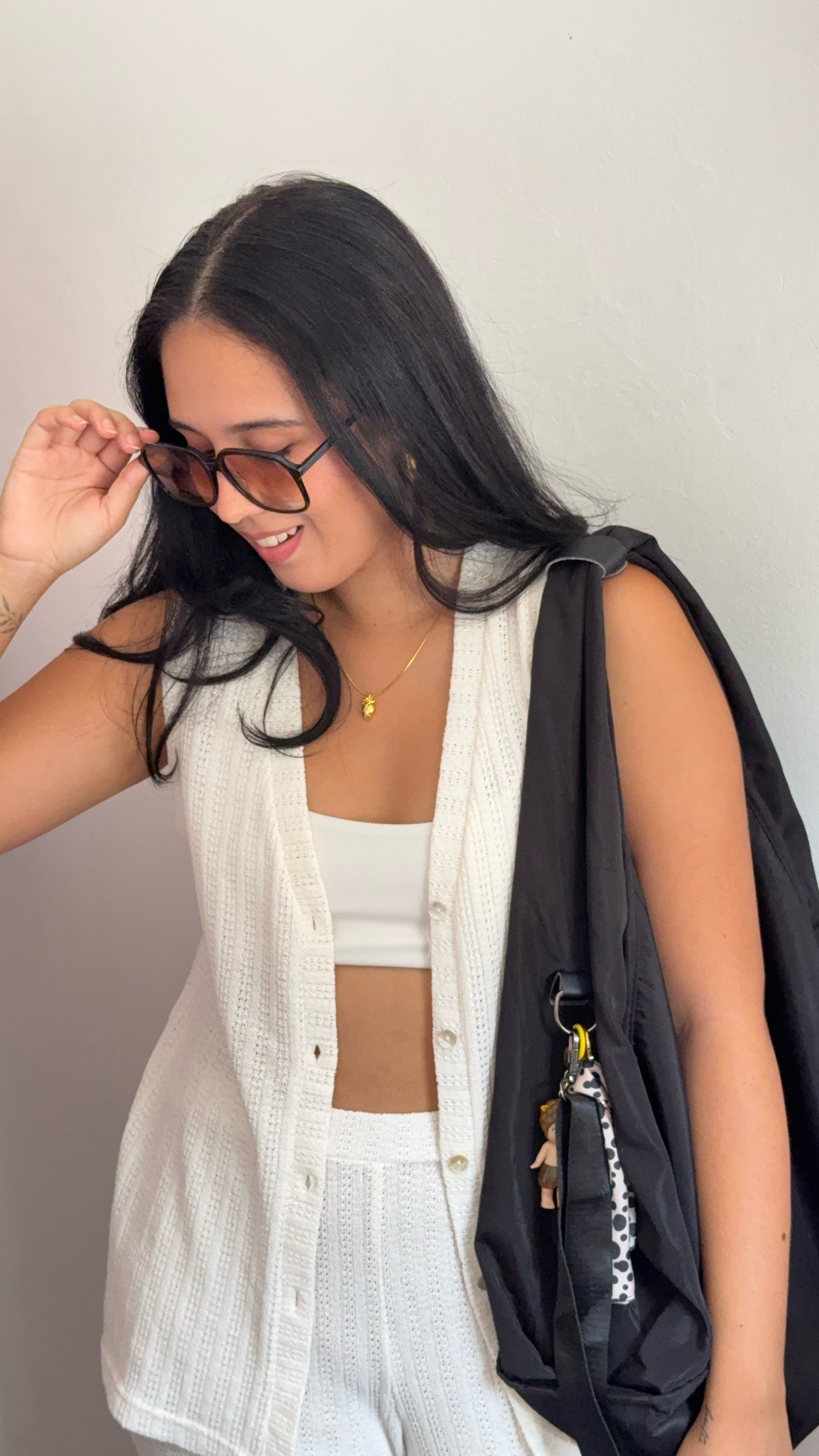 Episódio 2 | uma ocasião, um look 🌟 como eu me vestiria para… pegar um voo pra Maceió ✈️ 
 
Look:
• conjunto @dafiti 
• adidas @dafiti
• linus (chinelo cor de rosa) @dafiti
• óculos @coolmintsp 

#grwm #arrumesecomigo #umaocasiaoumlook
#lookdodia #comedia #dafitifashioncreators #moda