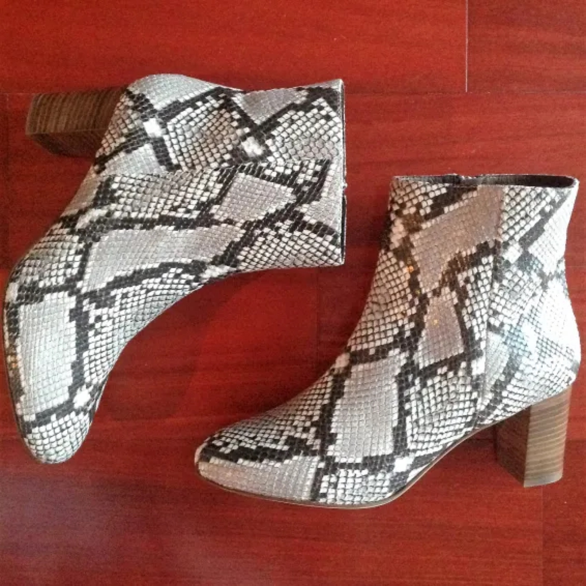 Shoes up for grabs, and for a lot less than what I paid for them. 🖤🤍🩶

#LTKsalealert #LTKshoecrush #LTKstyletip