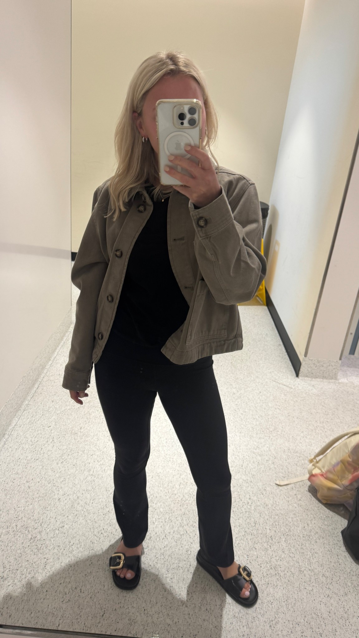 Loving this olive denim jacket! Goes with so many outfits and helps dress up basic looks ❤️ 

#LTKcanada #LTKpetite