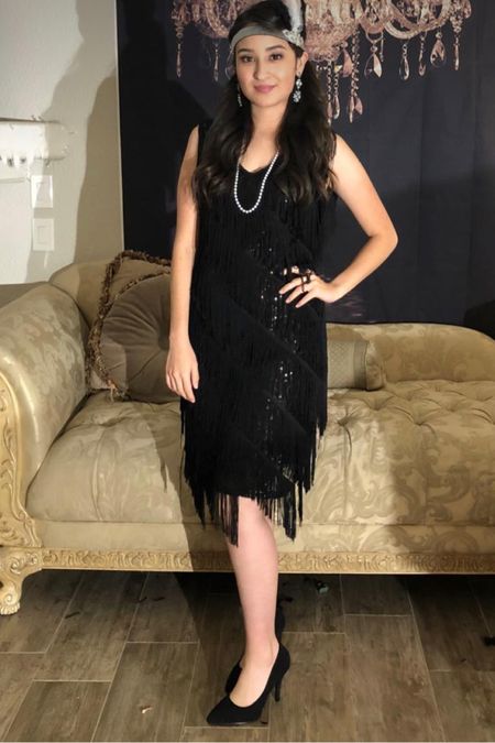 This 1920s flapper dress is so cute!! Perfect for a Great Gatsby party. 