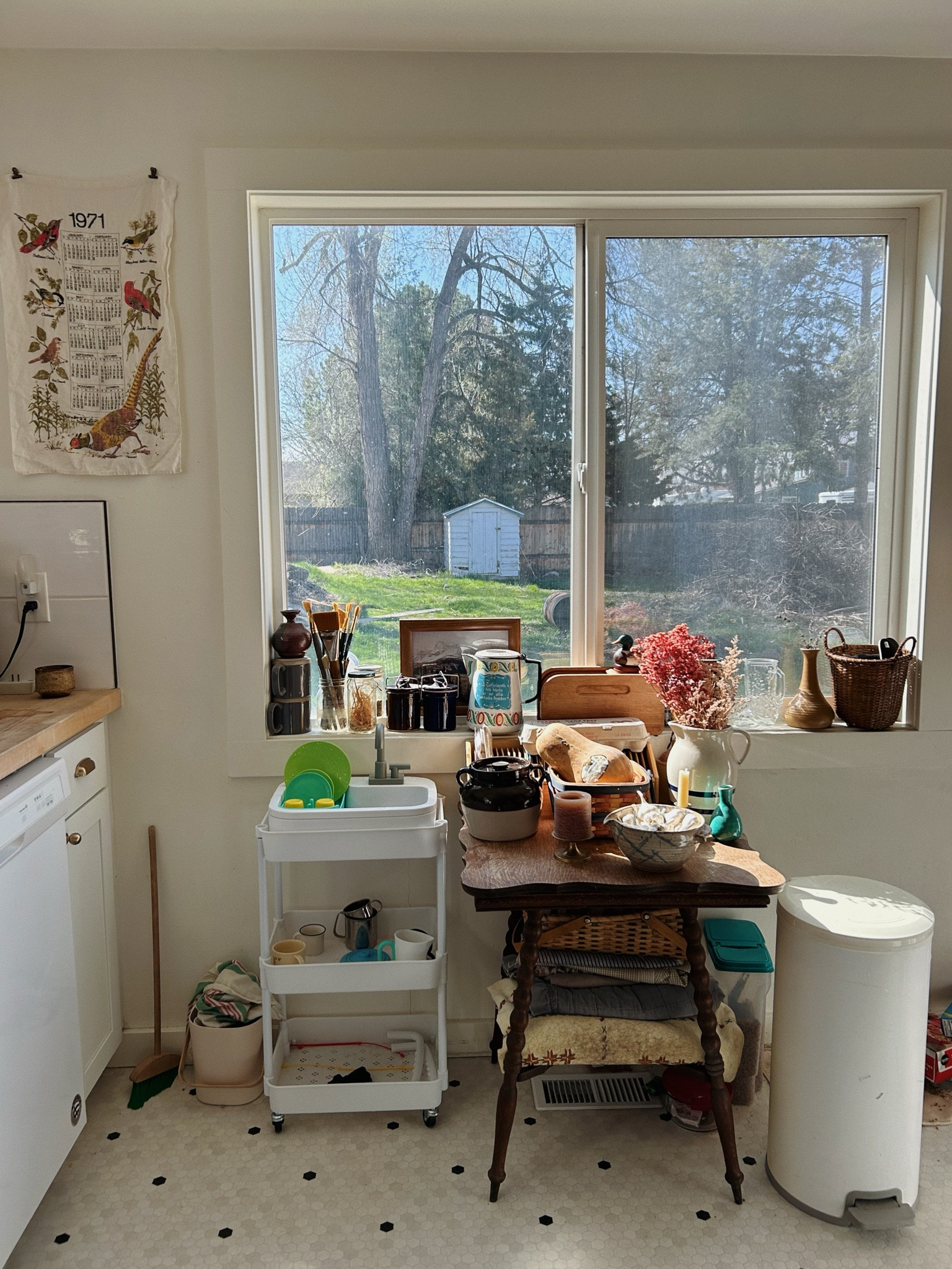 this sink & rolling cart set up has been a lifesaver for when i need to get some dishes done/ making some food 💌 little guy asks to play with it every day!