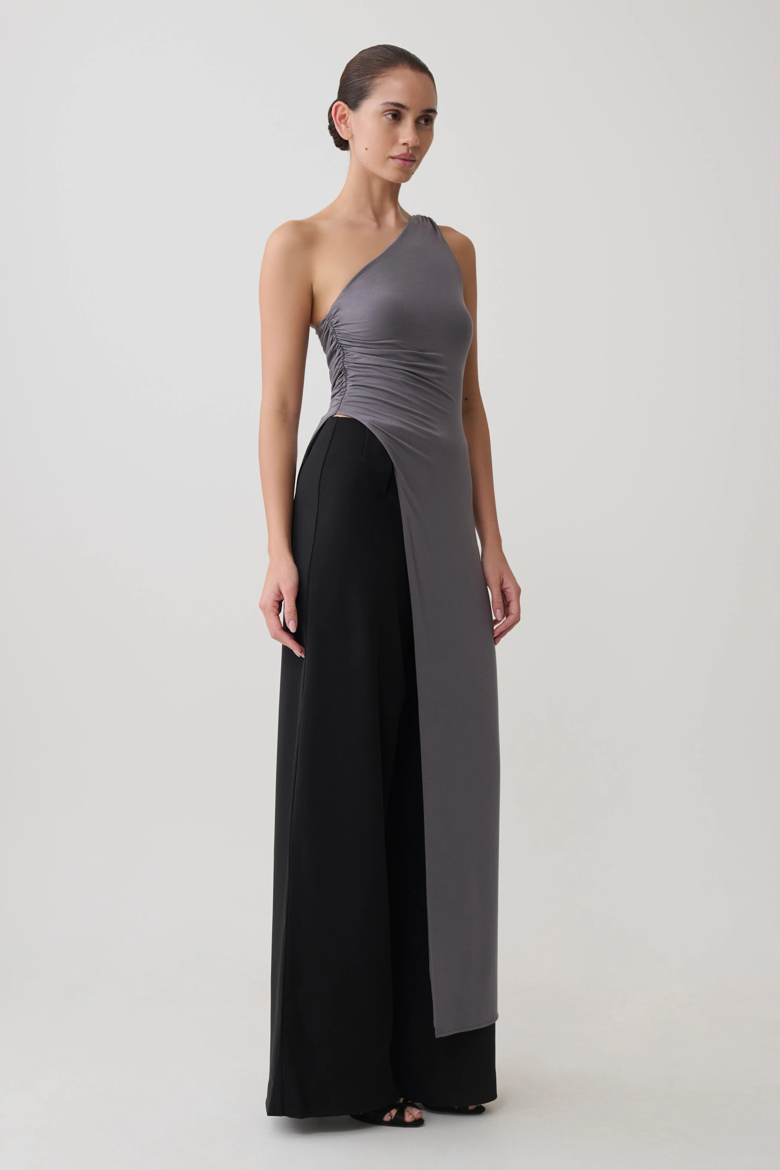 Coriona Long Line Top With Front Cut Out - Grey | MESHKI US