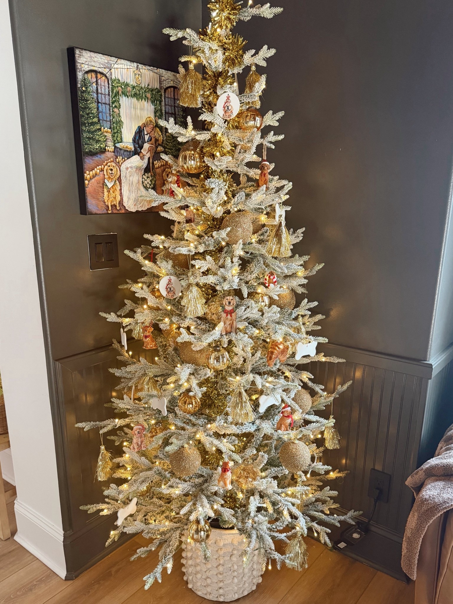 The golden tree✨⭐️💫🐾🦴🐾🦮🎄 one of my favorites I plan to add to every year! 

Amazon / Target / Christmas decor / home / cozy / Holley Gabrielle 

#LTKHoliday #LTKHome #LTKSeasonal