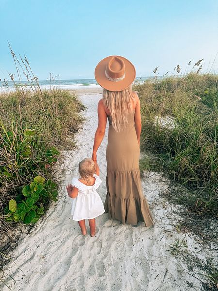 Beaching with my mini 🐚

Pink Lilly end of year sale 🚨 

Fedora $15 
Olive maxi dress $28 

Lillian's dress is on sale on SheIn for $8 🛍️

Beach dress 
Mommy and me 
Beach outfit 
Maxi dress 
Boho dress 



#LTKunder50 #LTKHoliday #LTKsalealert