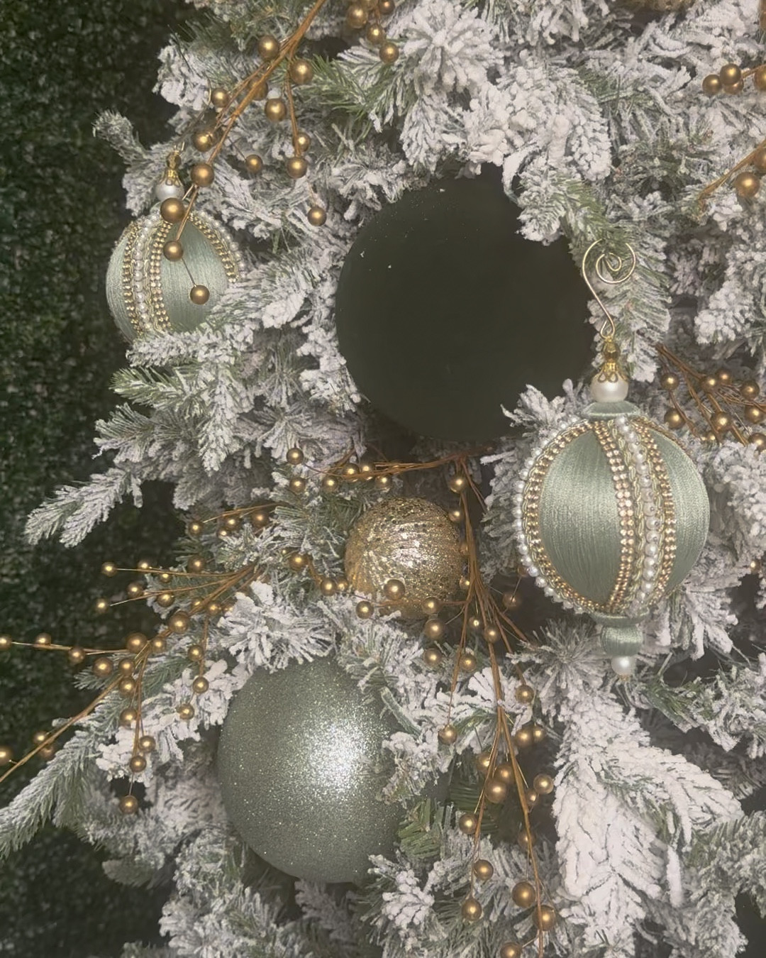 This is a design I was trying out and I’m loving the color combo.   The  various shades of green on a flocked tree is so pretty. 

Here’s some of the decor I used as well as some that’s comparable. I’m also adding this tree because it’s my all-time favorite flocked tree. Enjoy!

.
.
#christmasdecor #christmastreedecor #christmasinspiration #greenchristmas #flockedtree

#LTKVideo #LTKSeasonal #LTKHome