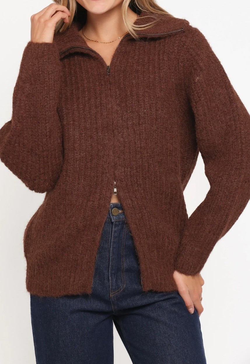 Brown sweater


#LTKSeasonal #LTKFindsUnder100