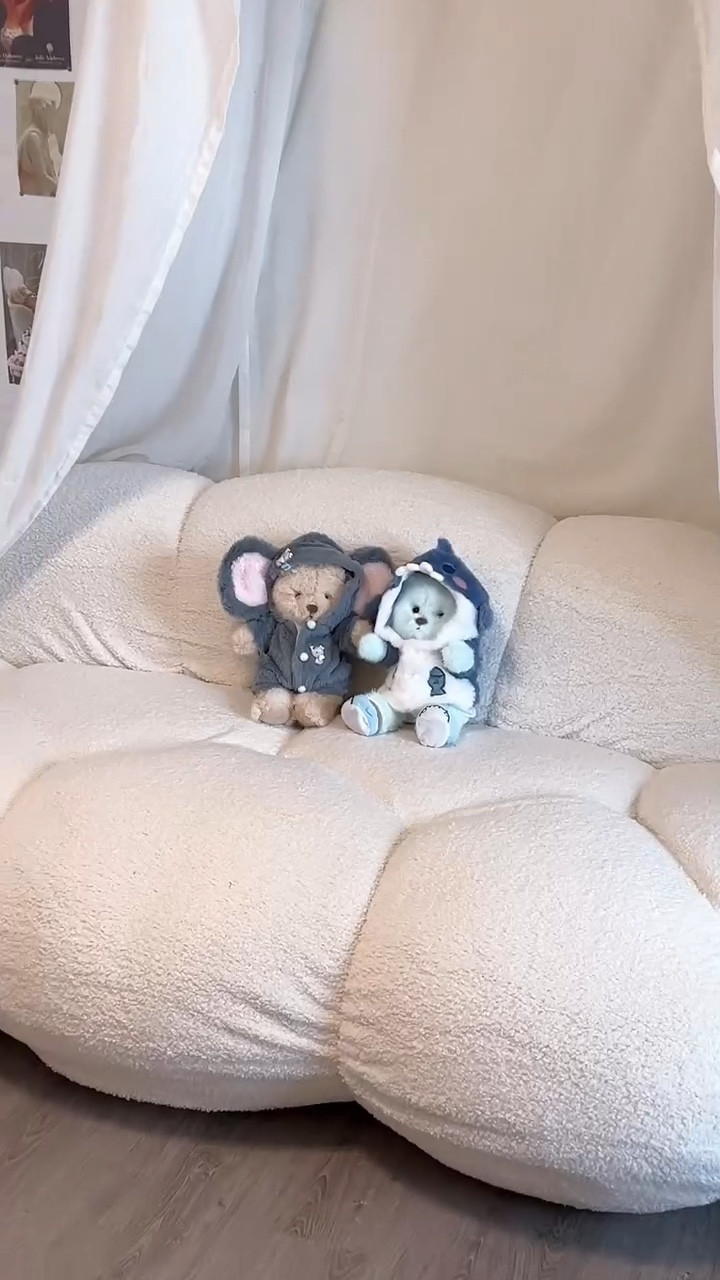 Give someone you love a soft, sweet hug 🤍✨
These Teddy plushies are the perfect gift for your child, your nephew… or even yourself!
Cute, cozy, and guaranteed to brighten any day.
.
Dale un abrazo de ternura a quien más quieres 🤍✨
Estos peluches Teddy son el regalo perfecto para tu hijo, sobrino… ¡o para ti!
Suaves, adorables y listos para llenar de sonrisas cualquier momento.
#teddy #teddyhuggy #regalo #parati #amor #família #hijos