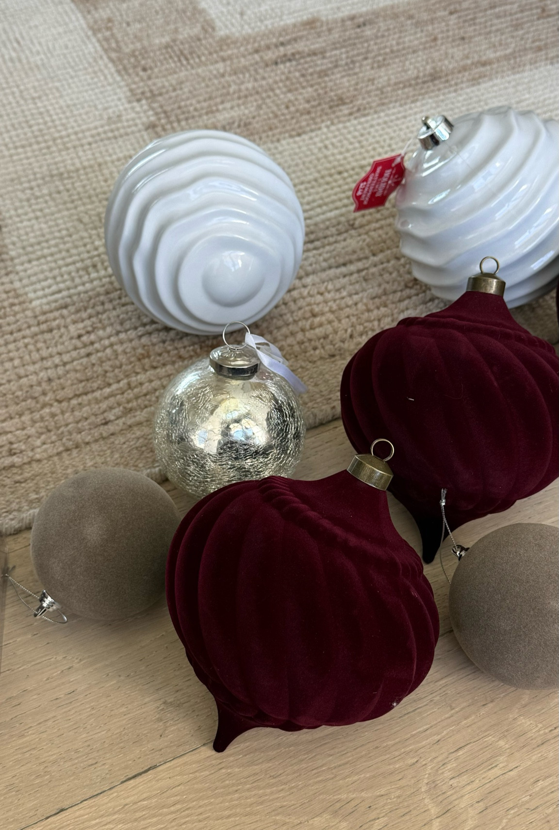 Holiday ornaments high sell out risk 


Walmart Christmas, burgundy ornaments, flocked ornaments, trending Christmas decor, 

#LTKFindsUnder50 #LTKHome #LTKHoliday