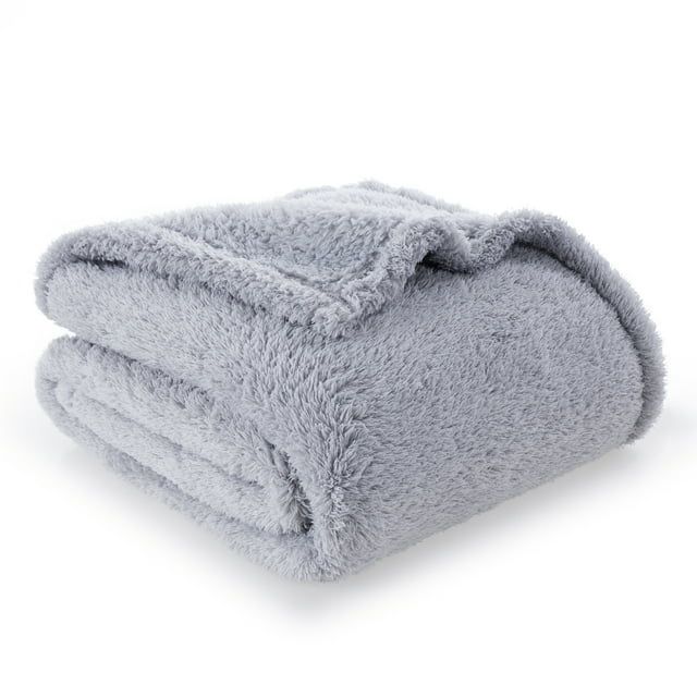 Mainstays Cozy Plush Throw Blanket, Soft Silver, Standard Throw - Walmart.com | Walmart (US)