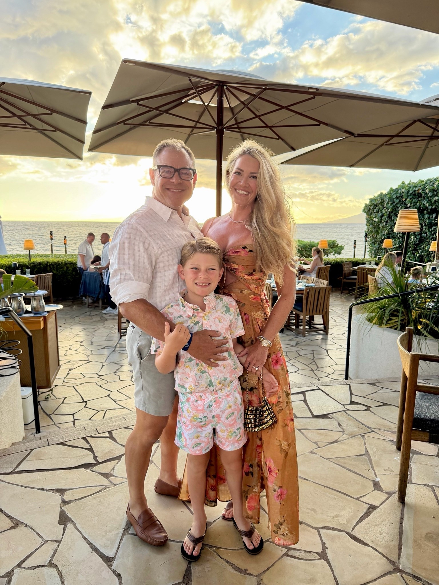 Hawaii dinner outfits 🌺

#LTKMens #LTKKids #LTKOver40