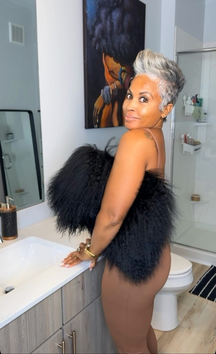 sooo inlove with this furbag!#fashion #bag #furbag #bagobsession #perfectforeverything #mixandmatch #outfitinspo 

#LTKCon #LTKItBag #LTKStyleTip