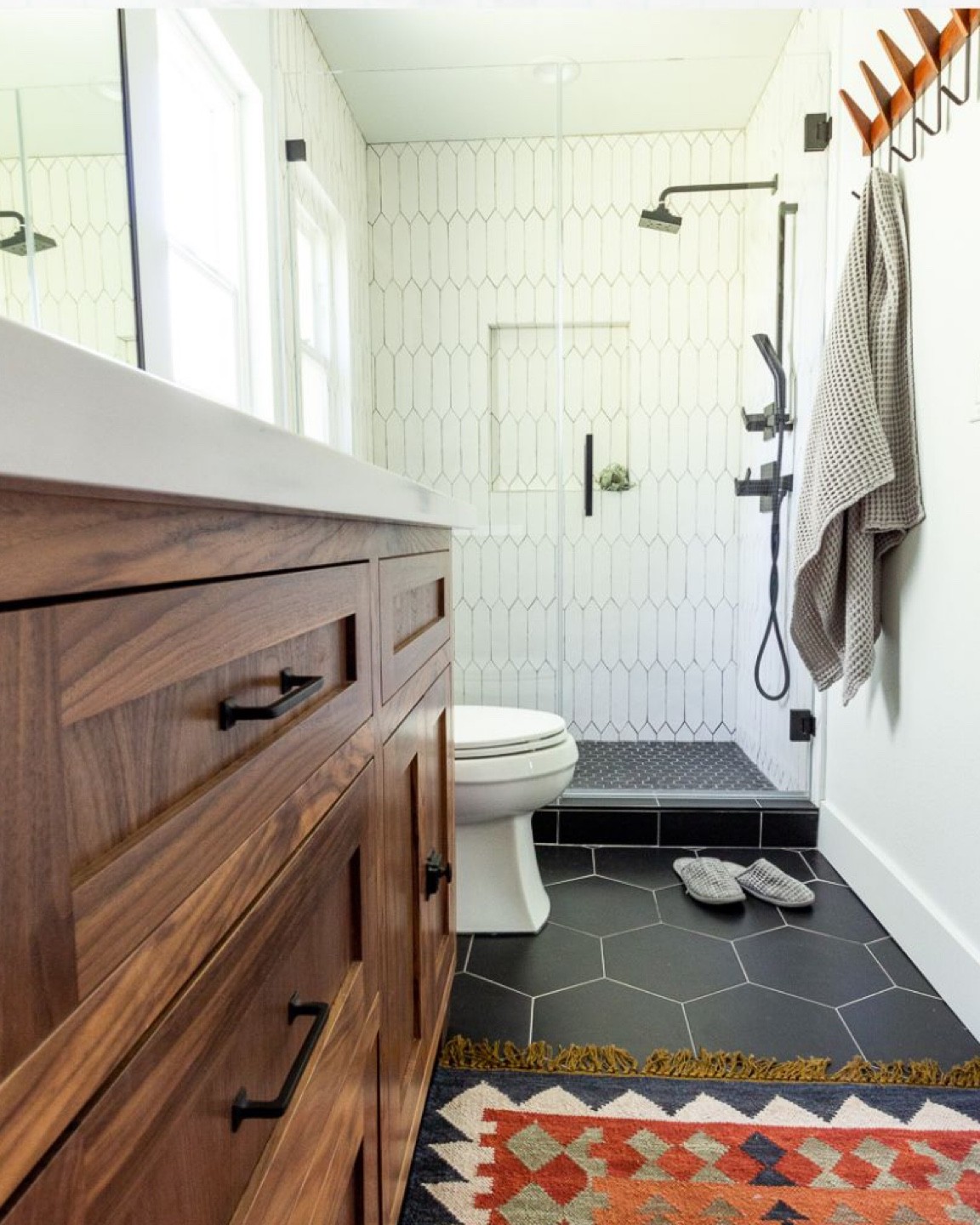 These easy simple bathroom updates will help you feel relaxed during the holidays! Things like cozy towels, lights to bring in happy vibes and organizing decor! 

#LTKhome