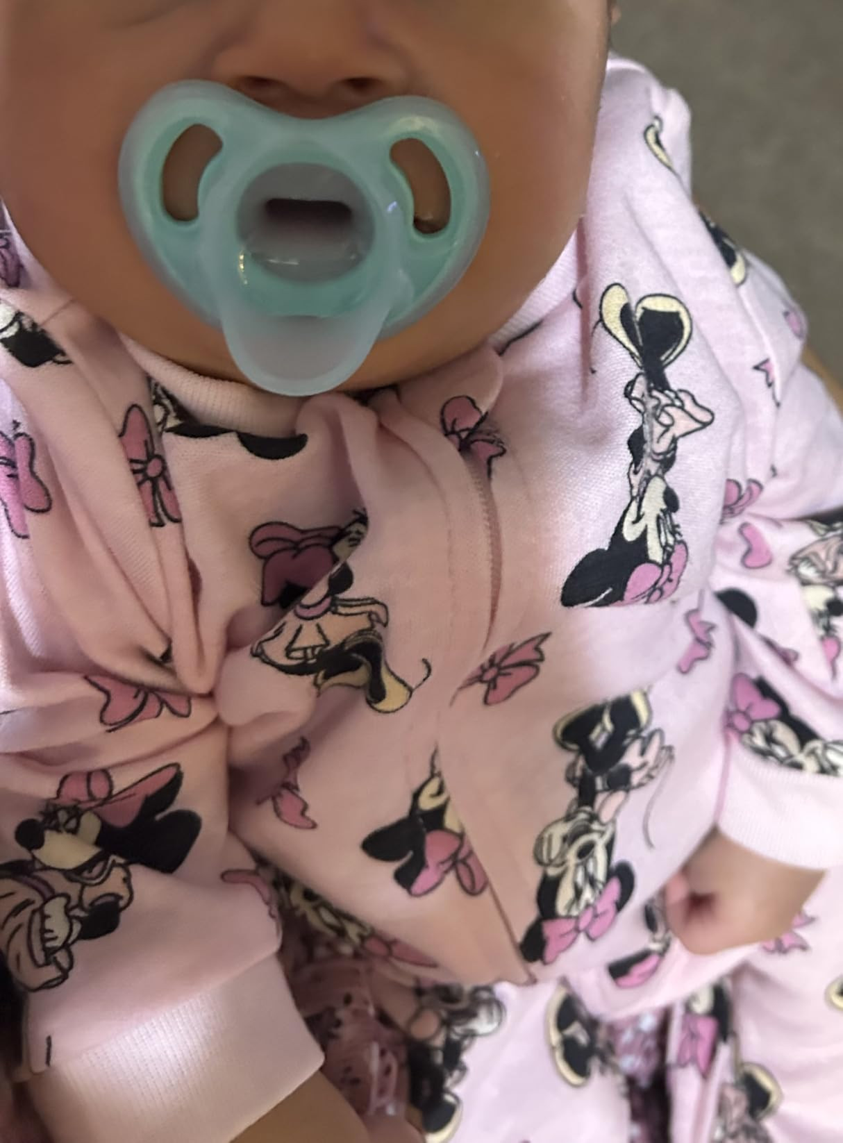 Tommee Tippee Ultra-Light Silicone Pacifier, 0-6 Months, Symmetrical One-Piece Design, BPA-Free S... | Amazon (US)