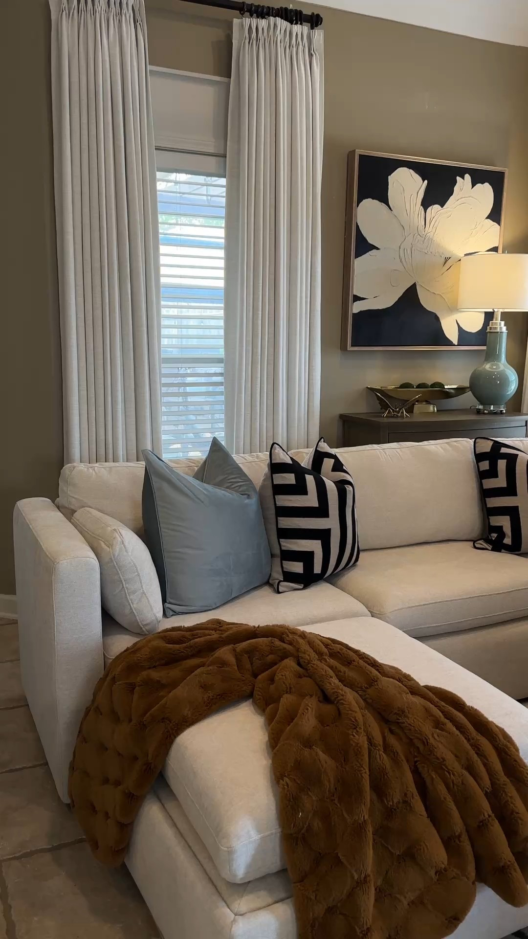 Open floor  plan #sprojg #candle