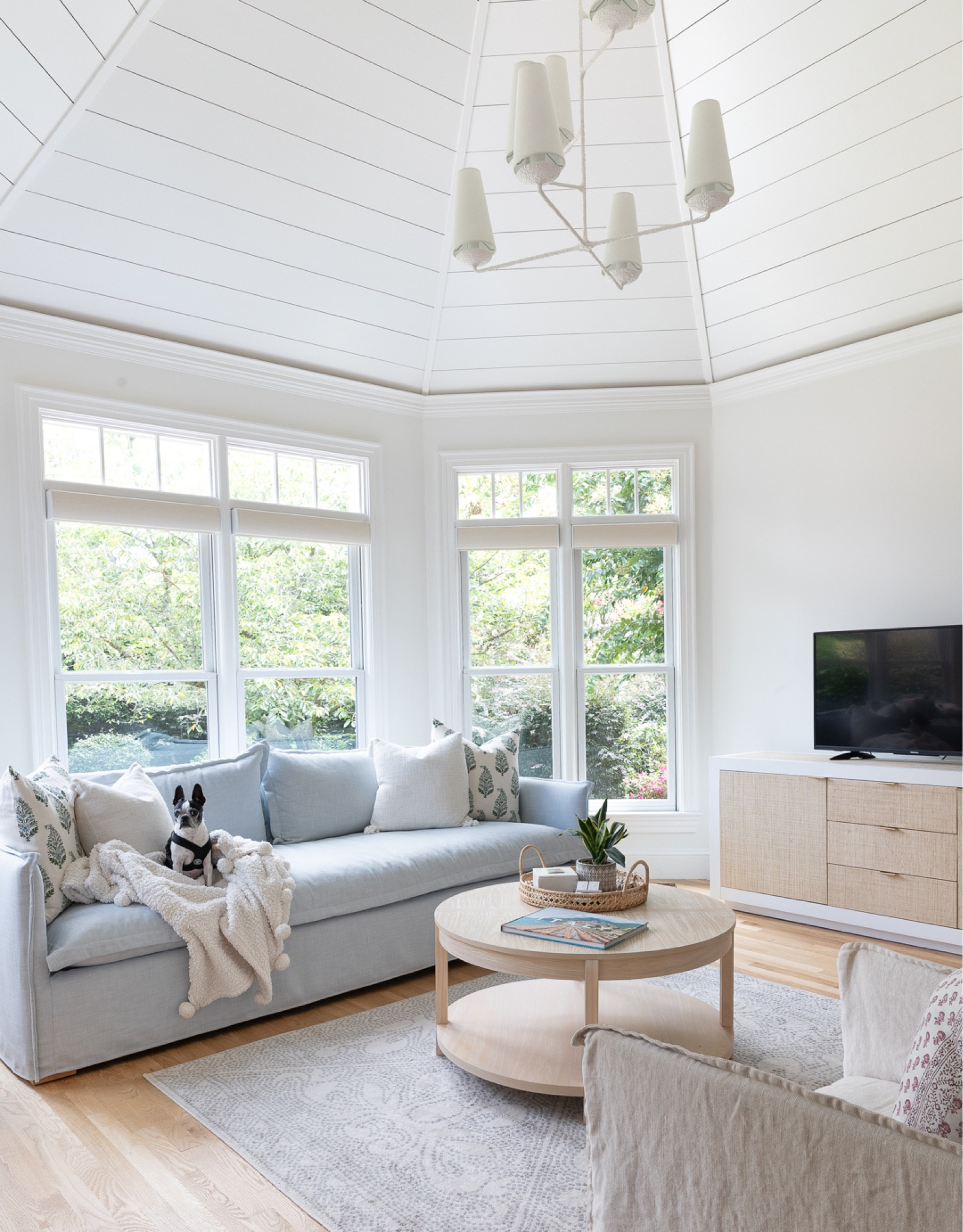 It’s the day of Serena & Lily’s big sale! This sofa in a performance fabric (basketweave sky) and this gorgeous console are both at their lowest prices of the year and ship free! 

Living room decor, home decor ideas

#LTKhome #LTKsalealert