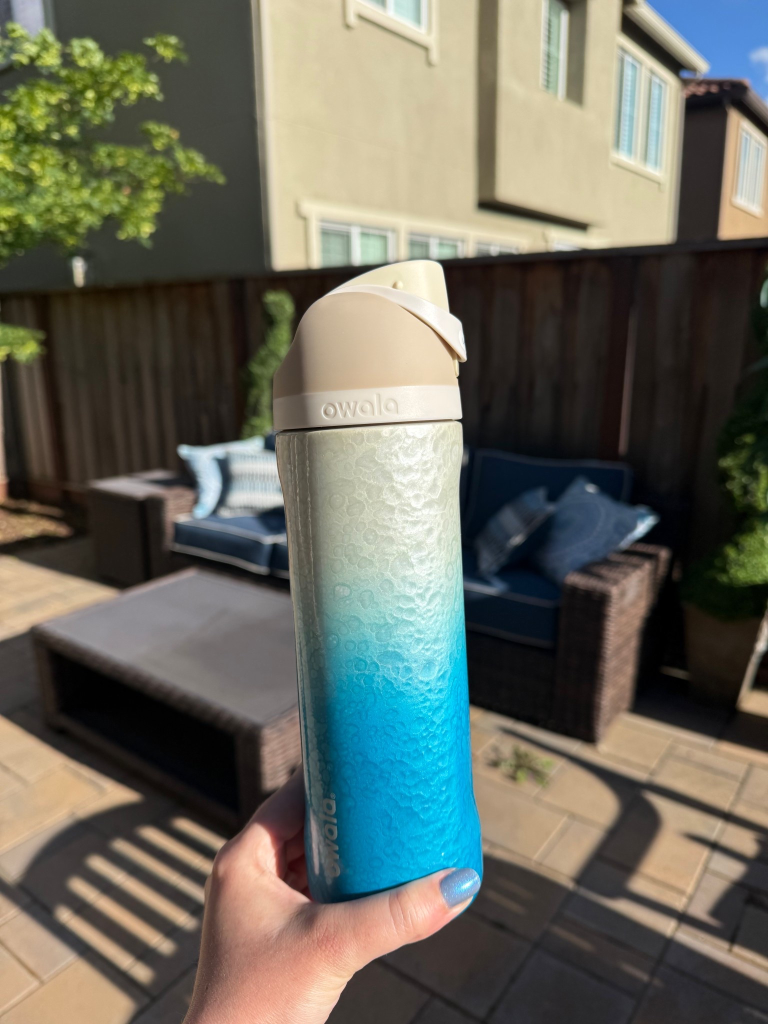 I’m absolutely obsessed with my new beach themed Owala!

While this exact bottle is sold out, I’m linking a few other adorable styles below 🏝️🌊💛

#LTKHome #LTKSeasonal #LTKselfcare