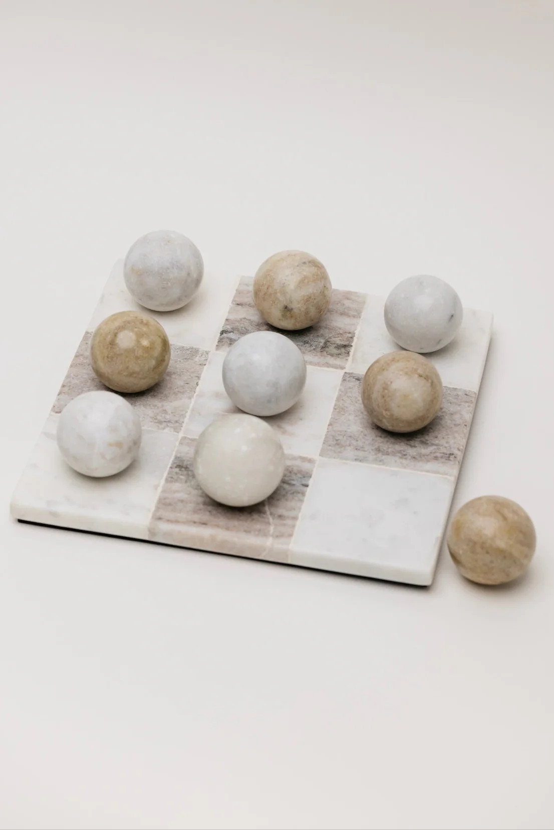 Montage Marble Tic-Tac-Toe Set - White + Beige | THELIFESTYLEDCO