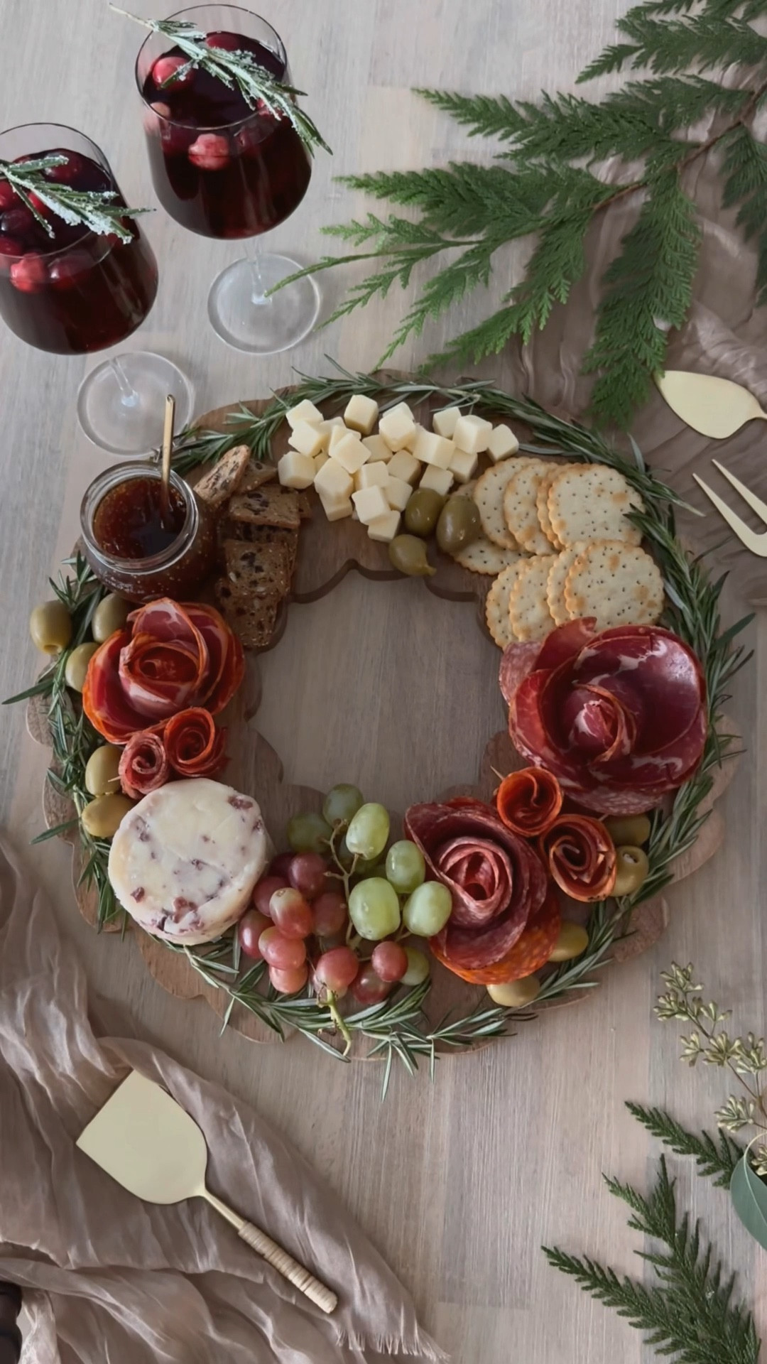 My Christmas Charcuterwreath board is back & $20 🤎 also linking up some gorgeous entertaining finds from target that are new this year! 

Here's what you need to create this yummy & beautiful board:

+ $20 wreath board (or any round cutting board)
+ rosemary for the leafy wreath border
+ a variety of salami + cheeses 
+ grapes
+ olives
+ crackers


#holidayparty #holidayappetizer #winterrecipes #christmasrecipes #holidaycharcuterie #christmasparty #christmasfood #christmascharcuterie #Itkhome #liketkit
#Itkholiday #charcuterieboards #holidayentertaining #target #targetfind #threshold

#LTKHoliday #LTKHome #LTKVideo