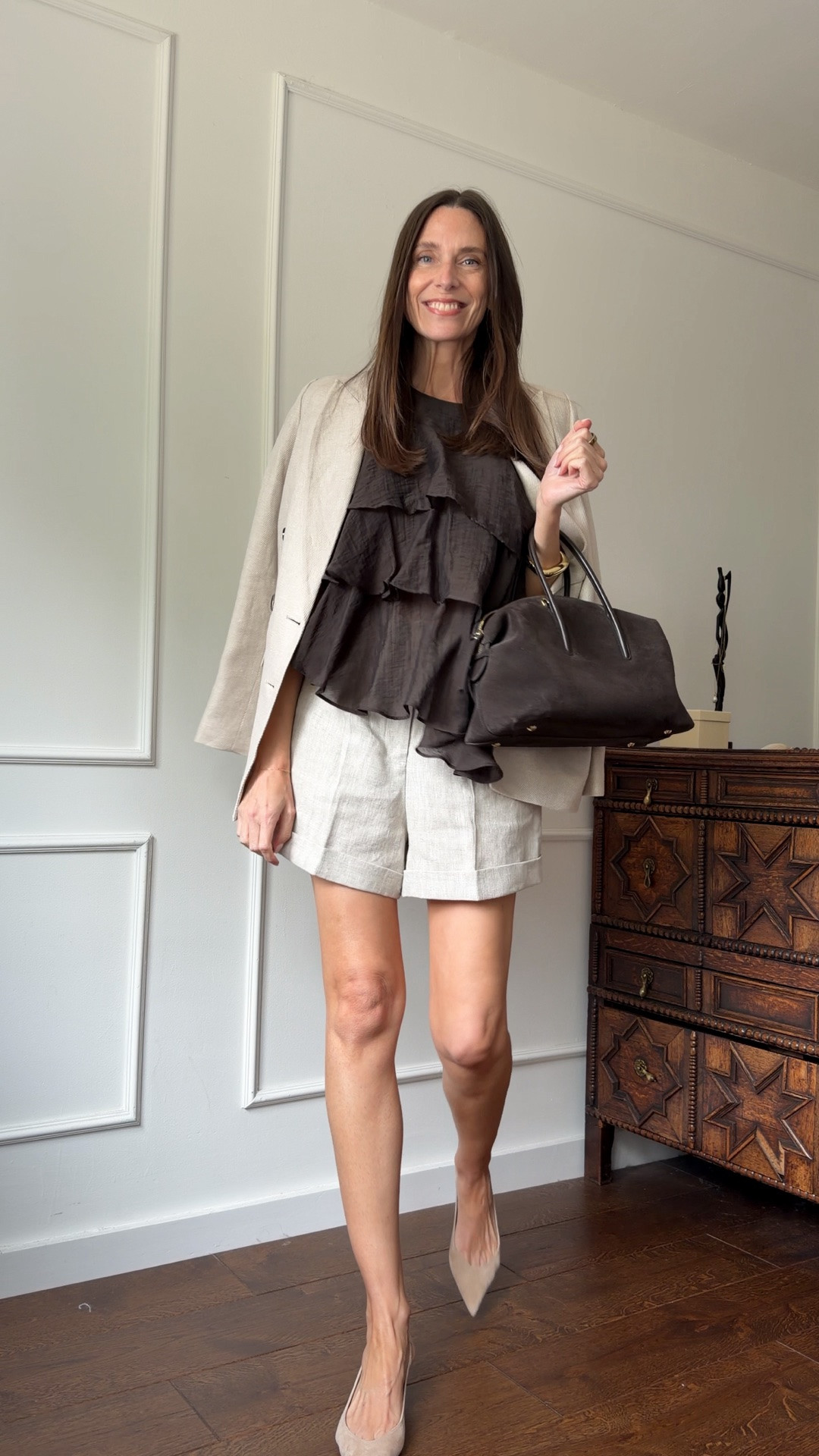 Size info:

Beige linen shorts, UK 8
Floaty top, S
Linen blazer, S

#LTKuk #LTKsummer #LTKstyletip
