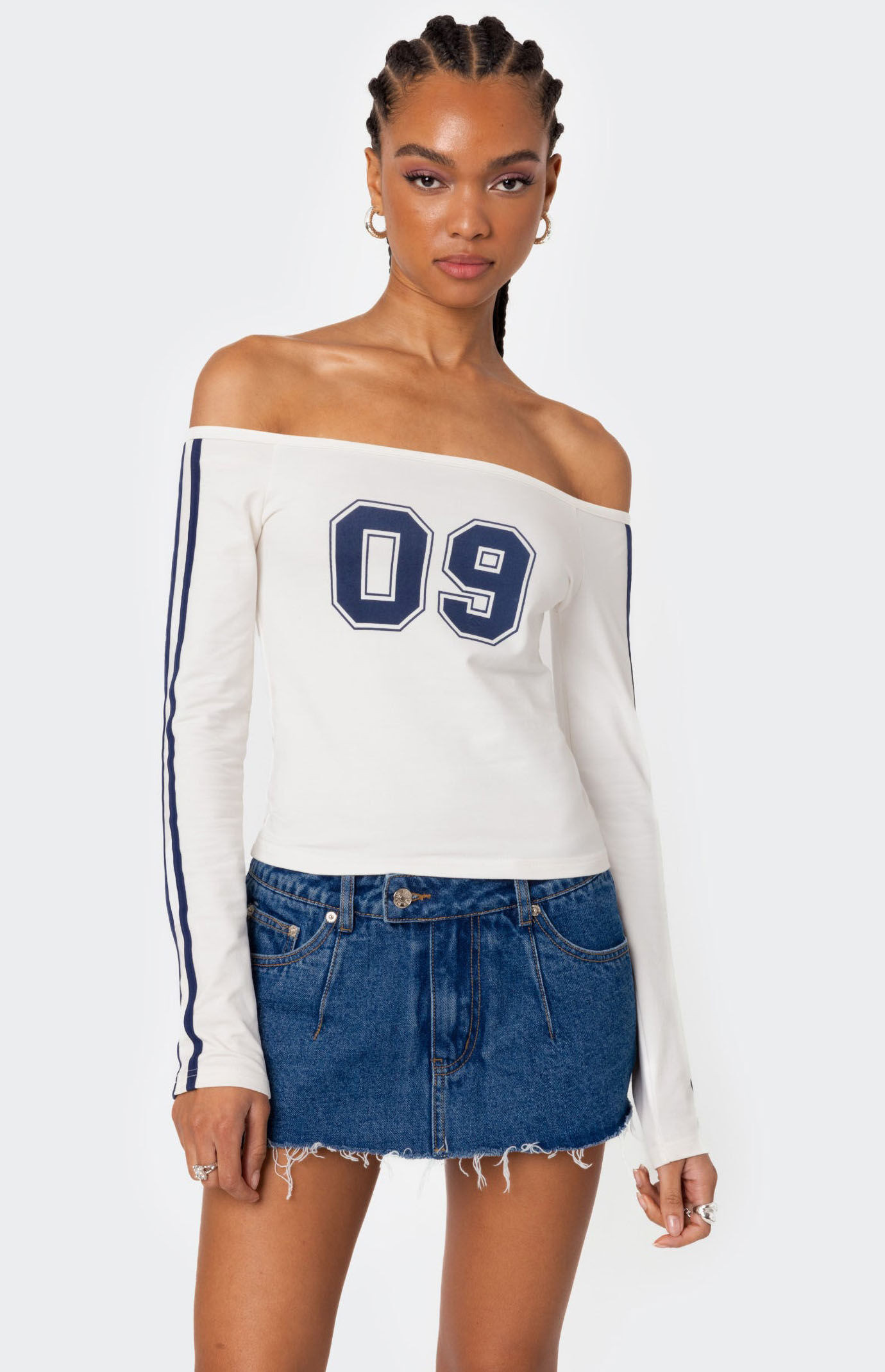 Edikted Women's '90s Off Shoulder Long Sleeve T-Shirt in White - Size Medium | PacSun