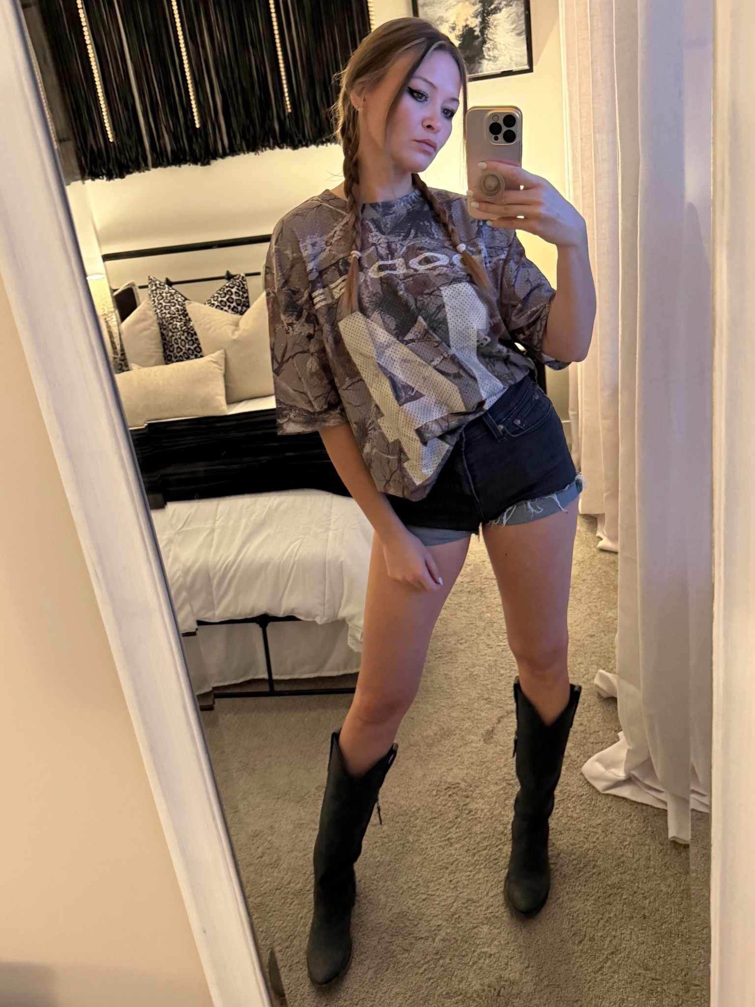 Medium Jersey / 26 Levi shorts 