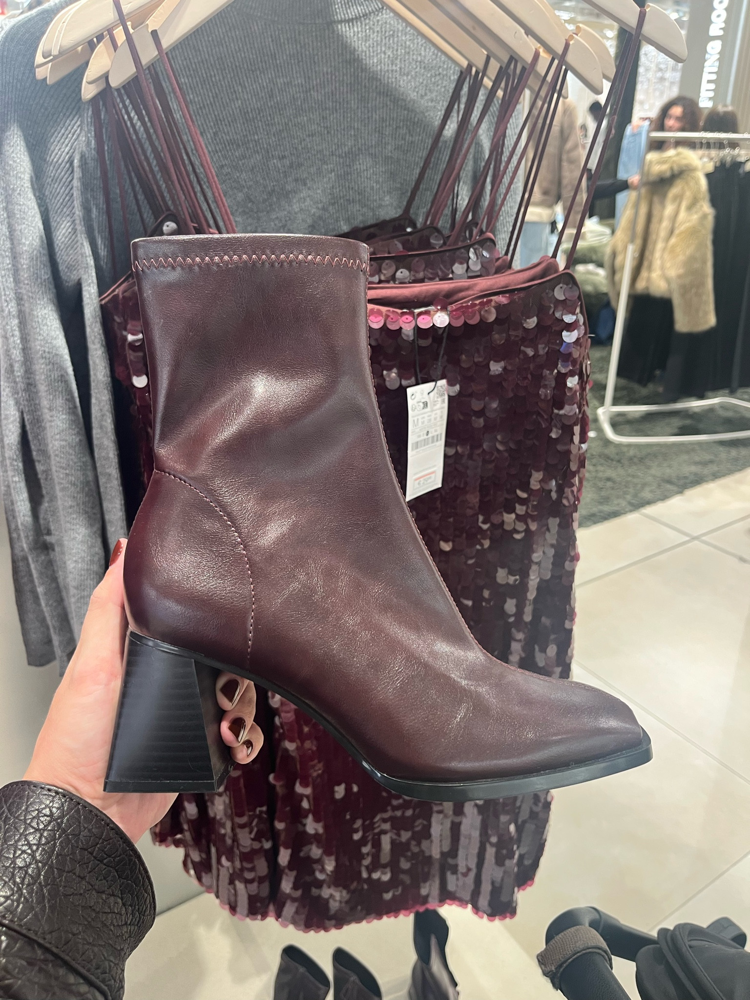 Burgundy boots🍒
Tags: knee high heel Chelsea faux leather ankle Stradivarius H&M mango patent trending style sequin dress fashion inspo ideas winter Christmas party new year 

#LTKshoes