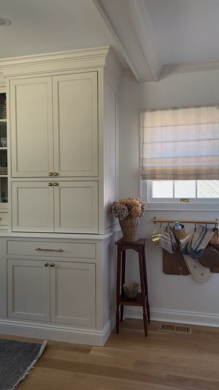 A room truly isnt complete until window treatments are in! With @selectblinds , you can install in seconds. The best part? They are offering up to 60% off sitewide with code MEG 

These are the Striped Light Filtering Roller Shades and the window to the left is in Roman Shades in Albany Pebble. Comment SHADE for a link to both!

Roller Shade Features:
Mount Type - Outside | Lift Styles - Motorization | Remote Control - 5 Ch Remote | Roll Position - Reverse Roll | Headrails - Exposed Roll | Spacer Blocks - No

Roman Shade Features:
Mount Type - Outside | Lift Styles - Motorization | Remote Control - 5 Channel Remote | Liner - Standard Liner | Liner Color - Ivory | Spacer Blocks - No

#classichomedecor #homerenovation #homedesign #homebeforeandafter #kitchendesign