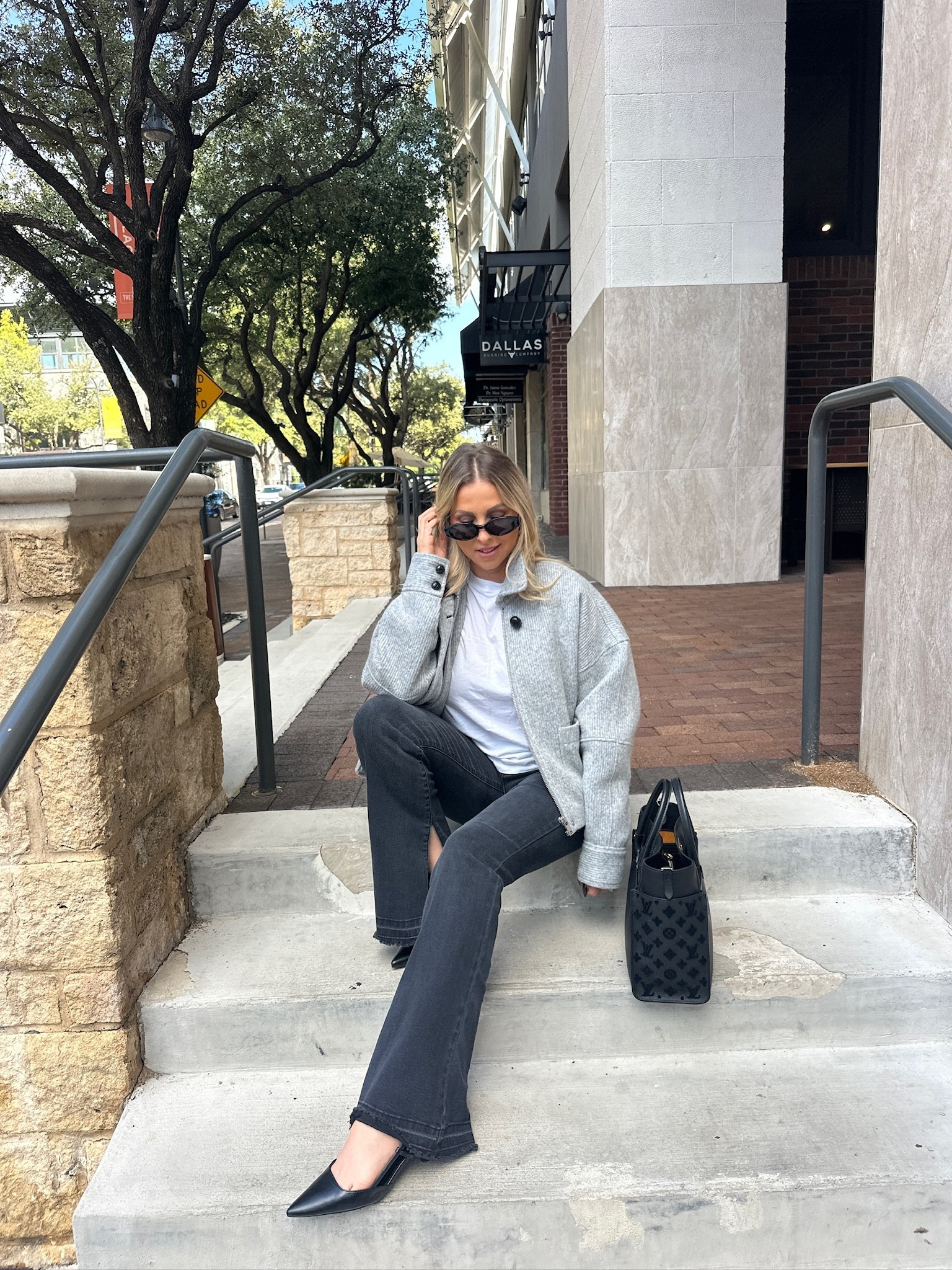 I got this cardigan jacket last year and I love it! It is such a timeless piece that will be so chic for many years to come. I am wearing it here with a white tshirt and some flared black jeans. I added some black slingbacks and my fave LV handbag to finish off the look. All items
linked⬆️

#Itkcreator #Itkfinds
#Itkwatchnow #cardigan #blackjeans #fall #falloutfits #fallfashion #sunglasses

#LTKootd #LTKgrwm #LTKdayinmylife