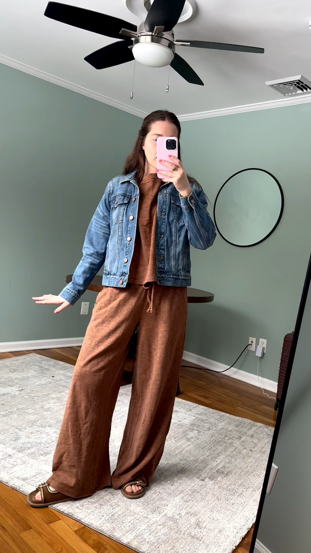 Aerie outfit paired with this quince denim jacket - 10/10

Use code SHOPMY20 at aerie!

Size small in set
Size medium in jacket 

#LTKSaleAlert