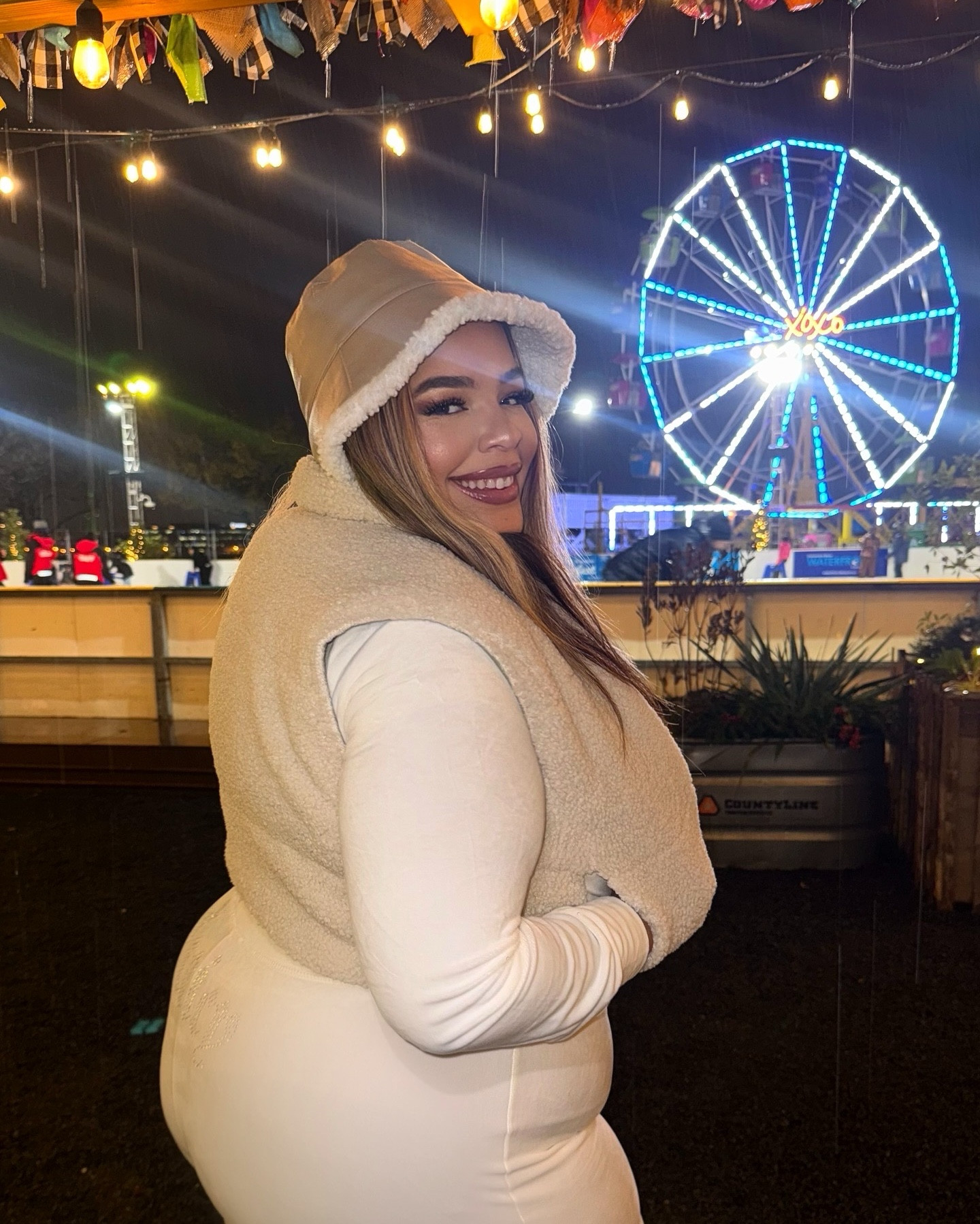 The perfect outfit for ice skating during the holiday is  a Juicy Sweatsuit 