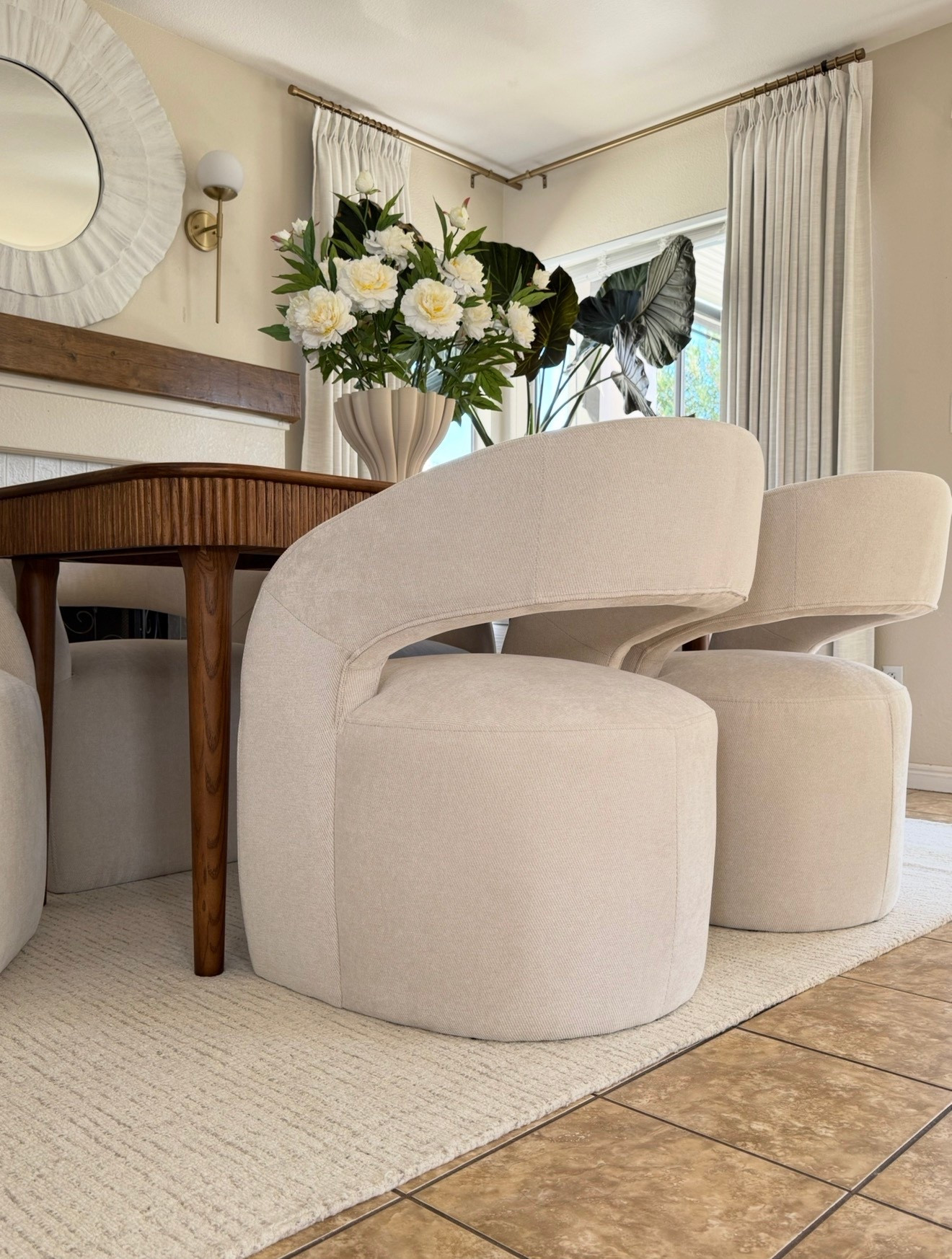 Home decor 🤍✨  Así fue como empecé a decorar mi casa exactamente como quería verla 🏡✨  Cozy decor, Neutral vibes, modern elegance, Dining room inspo 🙌

#LTKU #LTKHome