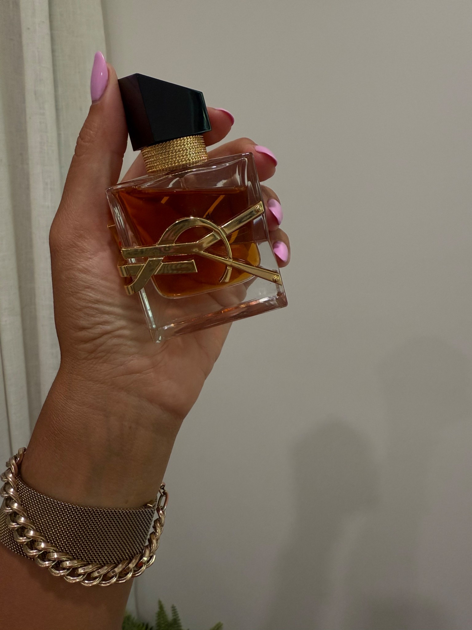 I typically save this YSL perfume for the fall and winter, but I’ve been itching so I’m pulling her out a little early 🤌🏽 she is so good and sophisticated!

#YSLBeauty #YSL #Perfume #Fragrance #FragranceFinds #Scentoftheseason #LuxuryFragrance #Luxury #DesignerFragrance 