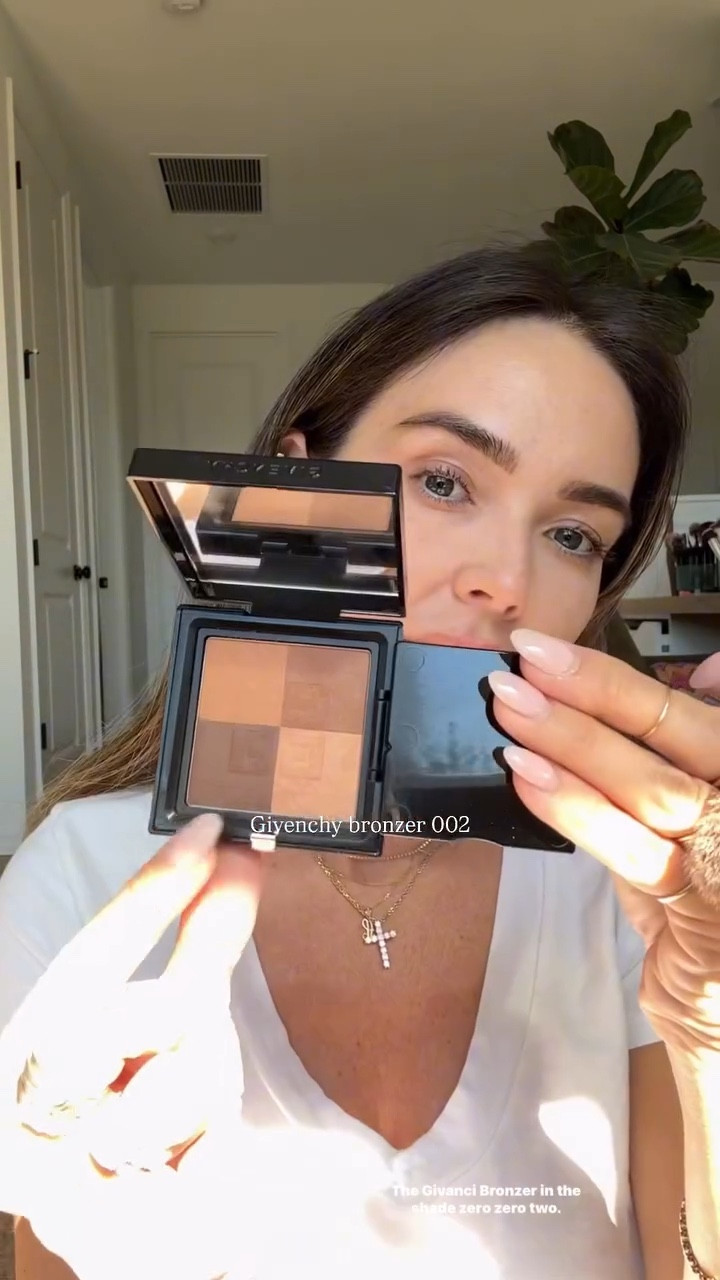 How I wear the Givenchy bronzer in 002. Really liking this bronzer. Def less pigmented than Dior & Gucci! 

Products 
@givenchybeauty Givenchy beauty prisme libre bronzer powder in 002 & Givenchy prisme libre pressed setting powder in 02. 
Brushes 
@thebkbeauty bk beauty 111 dense bronzer brush, bk 109 mini contoured foundation brush, bk 201 blended crease brush.

#LTKBeauty #LTKFindsUnder100 #LTKStyleTip