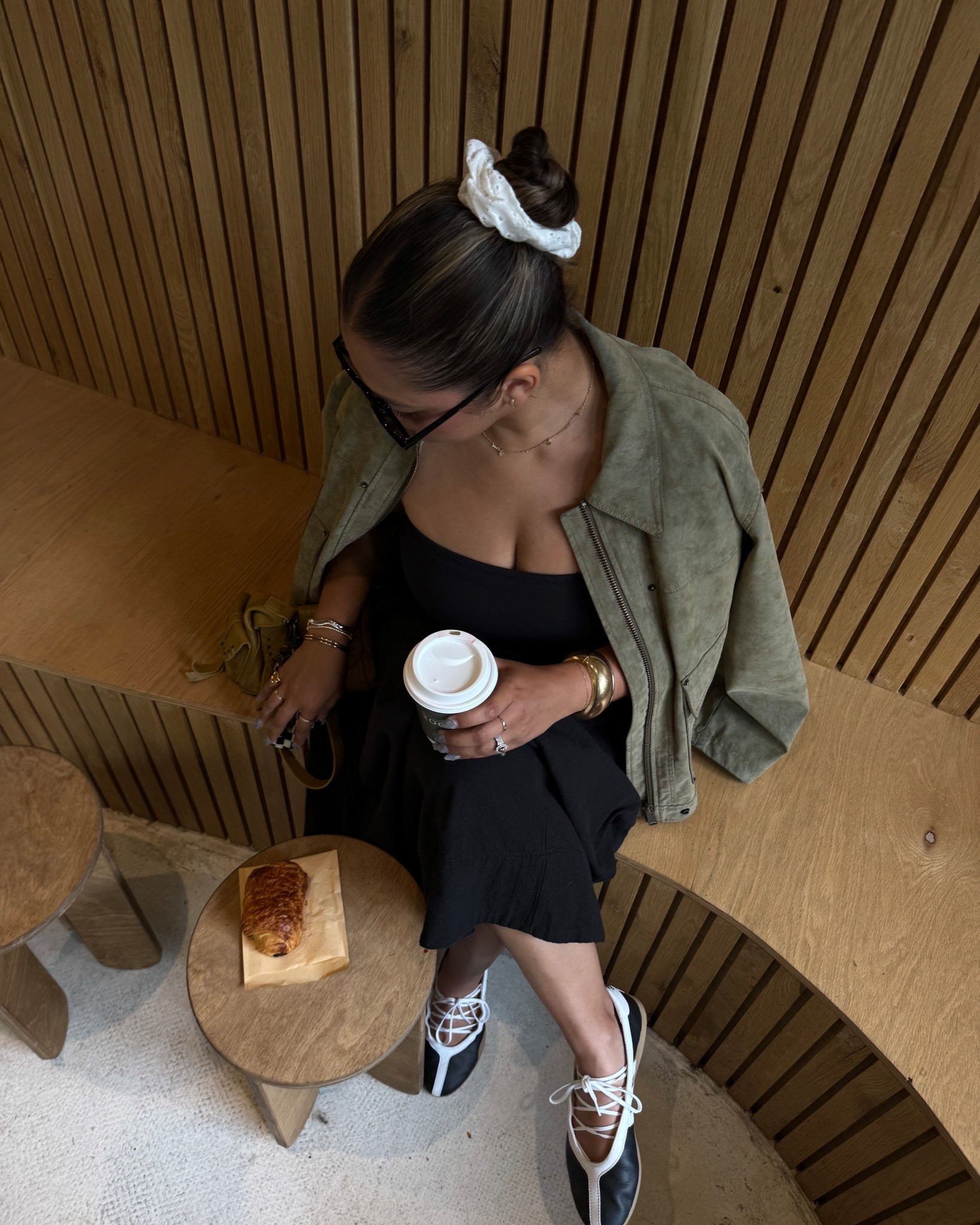 coffee dates on rainy days is peak girlhood ☕️🌧️

rainy day style inspo, adidas taekwondo mei, spring outfit ideas, casual outfit inspo, spring sneakers