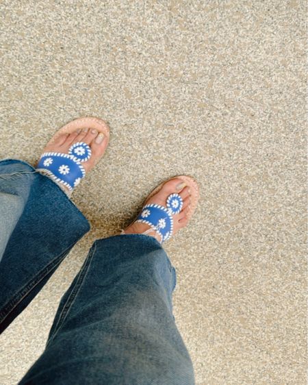 Quick run to DMV office today morning to get my DL renewed. Loving my @jackrogersusa Rafia flat sandals! 




#sandals #resortwear #beachsandals #ltksandals #ltkresort #mothersdaybrunch

#LTKGiftGuide #LTKparties #LTKshoecrush