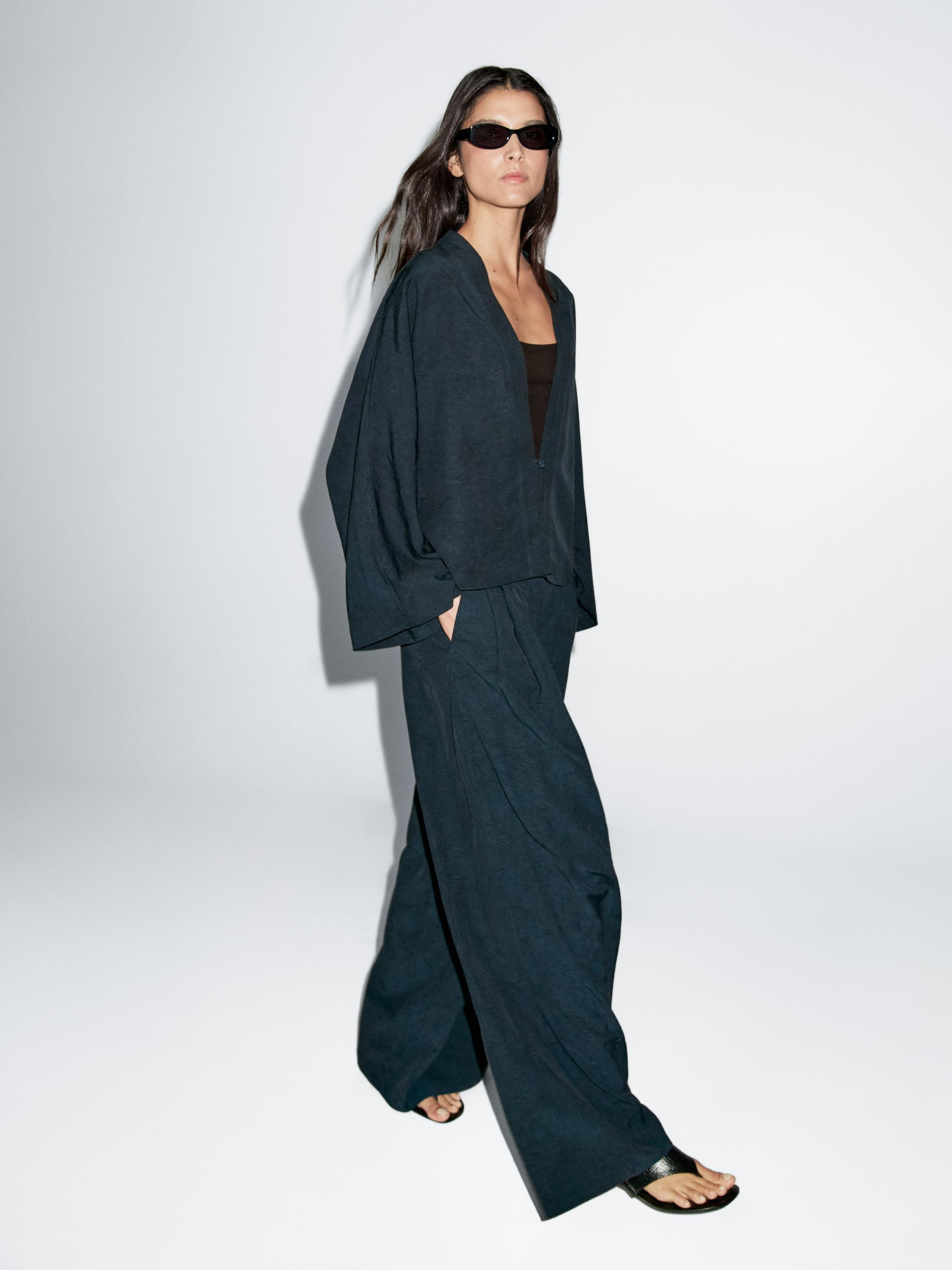 Flowing jacquard trousers with darts | Massimo Dutti US