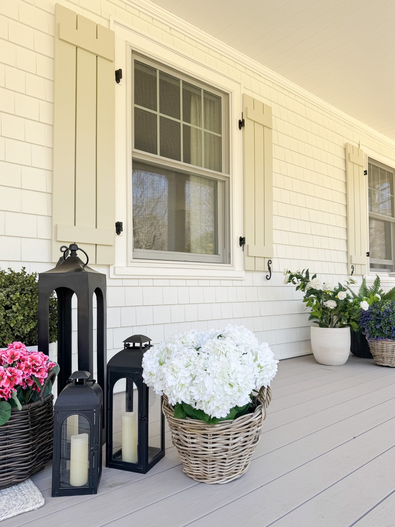 Spring Front Porch

Home  home decor  home favorites  spring front porch  spring home decor  seasonal decor  wreath  planters  area rug  coastal home

#LTKHome #LTKSeasonal