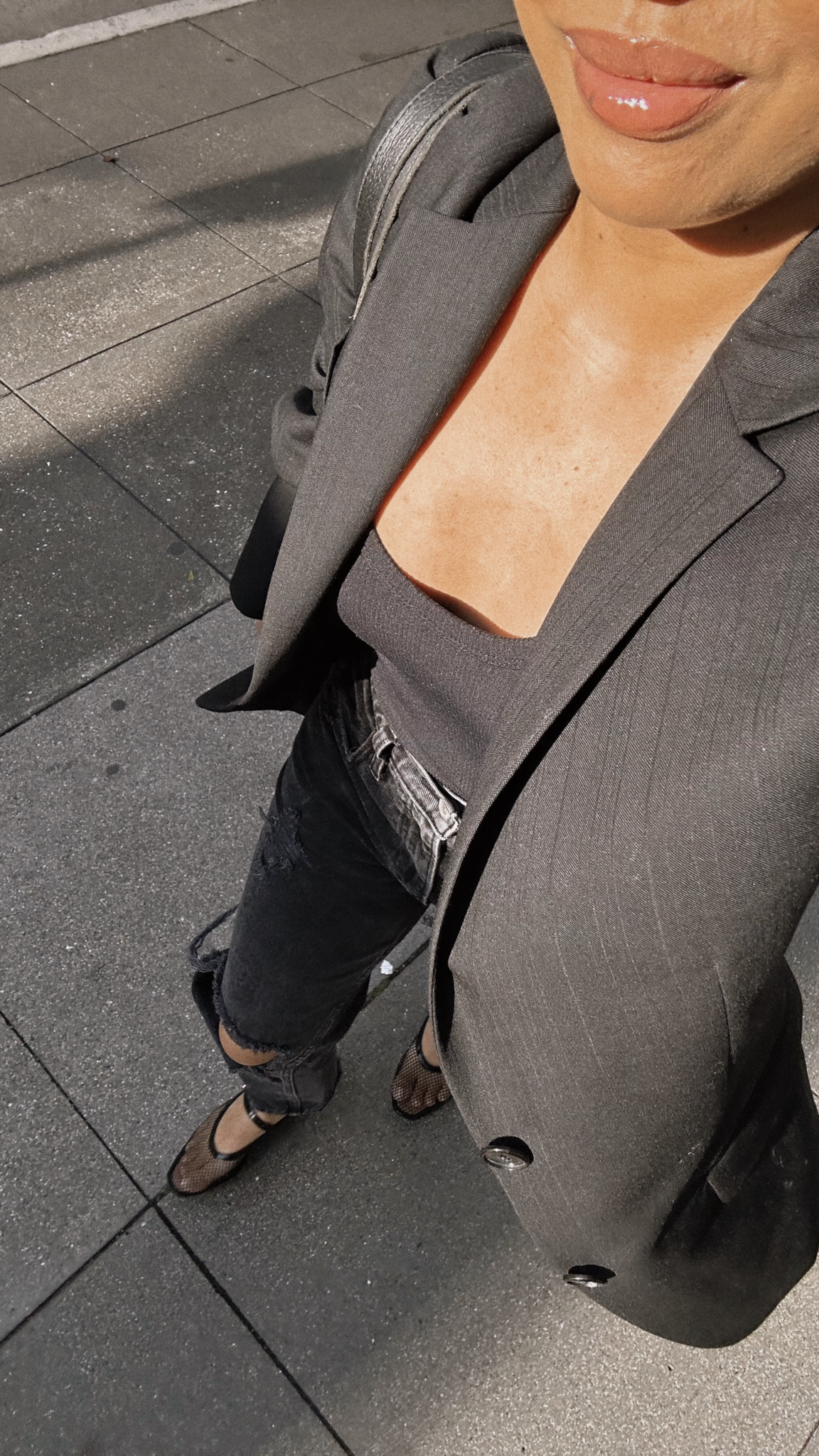 Simple all black work outfit inspo 

In SF working in the Fidi and here’s my comfy but chic work outfit  
