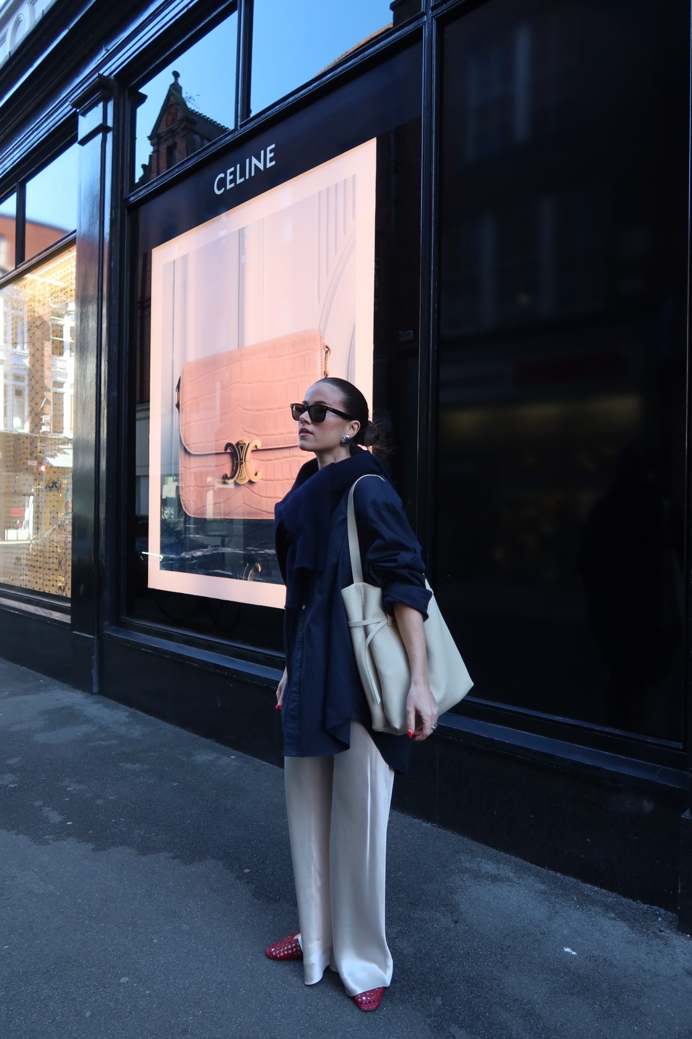 Navy with a pop of cream 🏙️

#LTKspring #LTKeurope #LTKstyletip