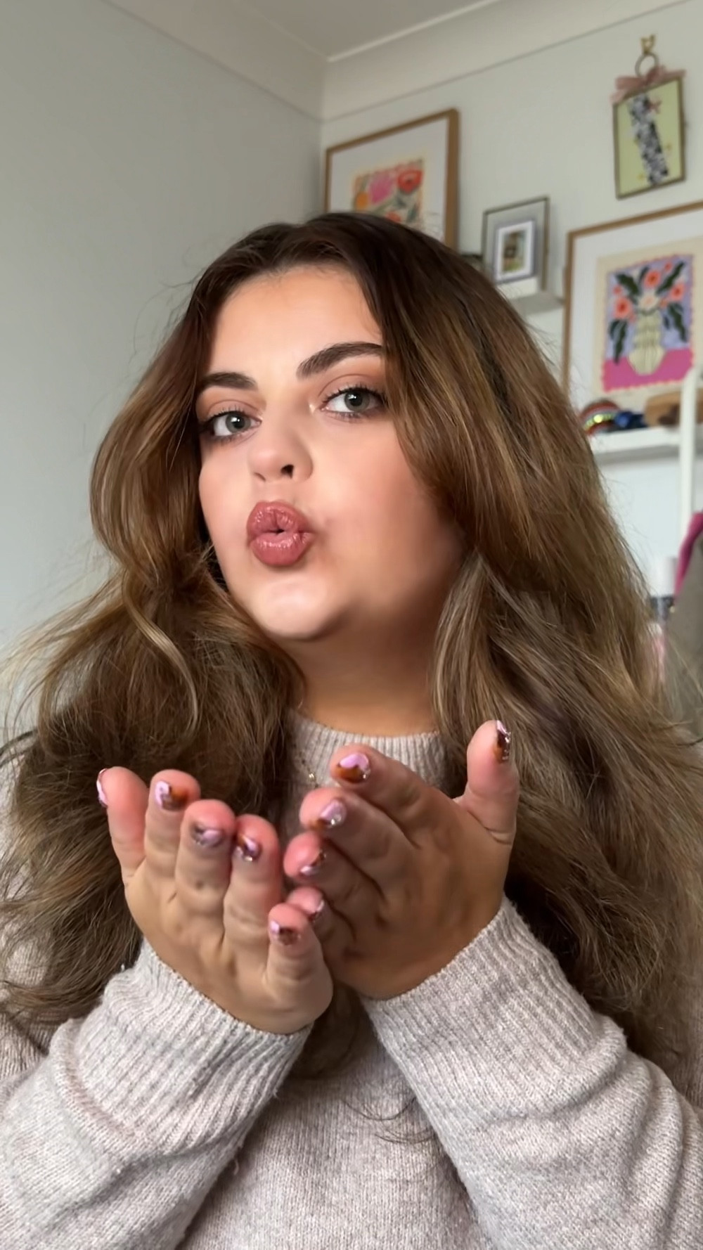 Easy soft glam makeup for autumn/fall 🧸 

DR paw paw Your Gorgeous Skin spf
Maybelline Eraser Eye Concealer
Kiko SculptingTouch Cream Bronzer
Rare beauty Soft Pinch Blush in Encourage
Bobby Brown Dream Gleam Palette 
Nars Laguna Matte Bronzer
Maybelline Matte and Poreless Powder in translucent
MAC Fix+ Stay All Day spray
Rimmel Wonder Freeze brow gel
Maybelline lash sensational mascara
MAC liner in Whirl
NYX slick click lip oil in Link in my Bio
Soap and Glory PoutStanding Lip Gloss in Naked Talent 

Soft glam, warm makeup, easy makeup, makeup tutorial, makeup look, drugstore makeup, fall makeup, autumn makeup, hot girl makeup, toasty makeup, mauve makeup

#LTKbeauty #LTKuk