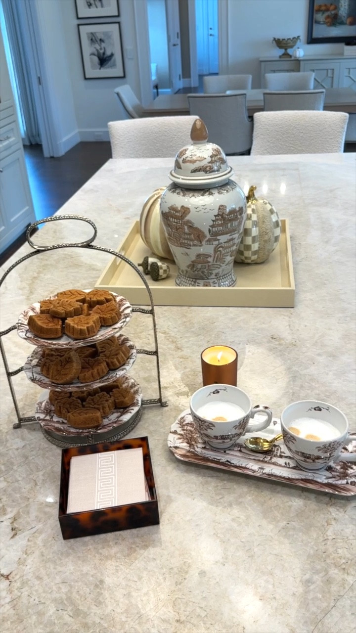 Perfect little fall morning 🎃☕️🍂



#LTKFindsUnder100 #LTKHalloween #LTKSeasonal