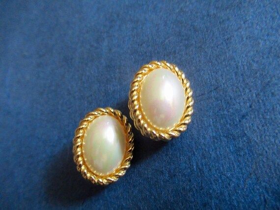 Christian Dior Mother of Pearl Cabochon Clip on Earrings | Etsy | Etsy (US)
