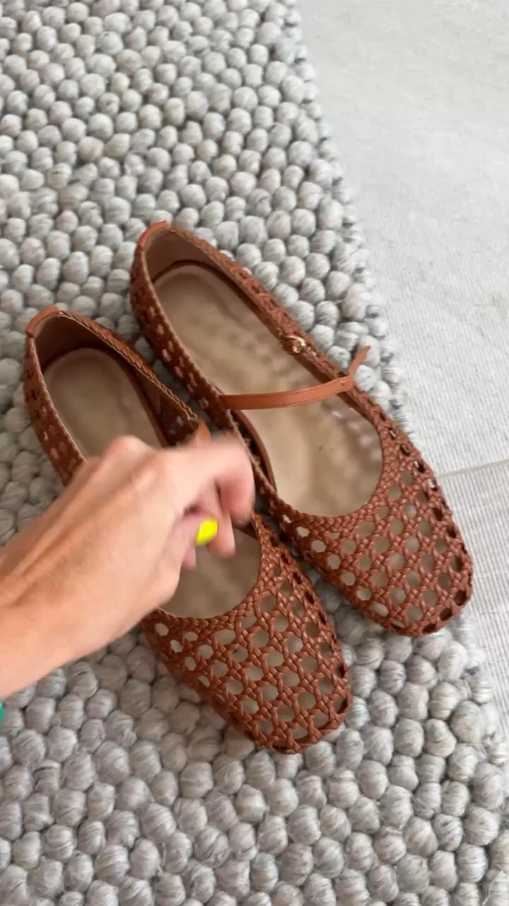 The perfect fall flat!!