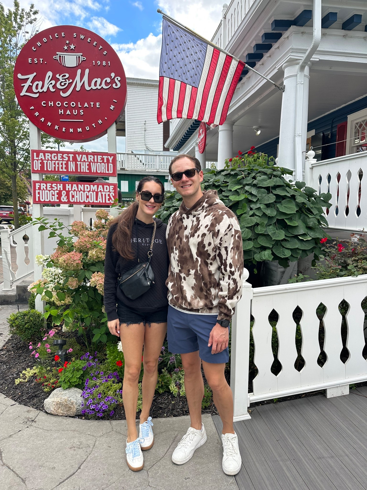 Frankenmuth, MI
Abercrombie find 
Western style sweatshirt 

#LTKMens #LTKFindsUnder50