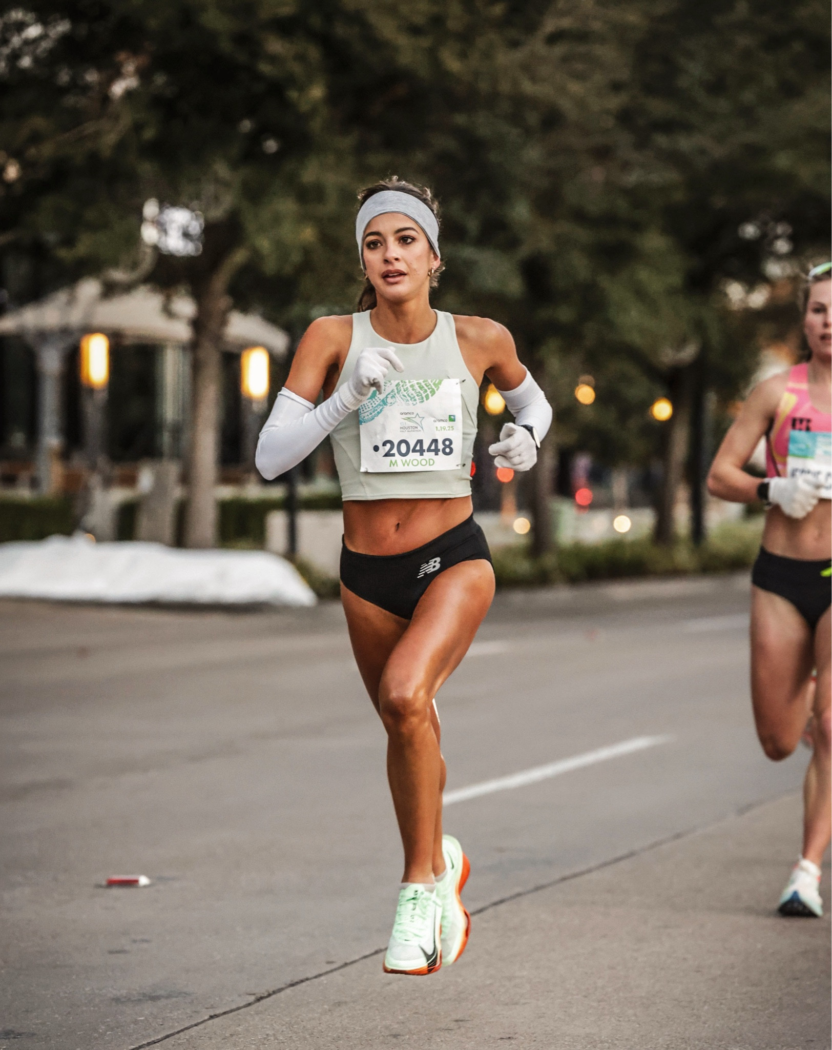 Houston half marathon: freezing cold but ran a new pb of 1:11 with the help of these 🫶🏽

*top is the lulu high neck wundertrain (sold out), linked something similar 
