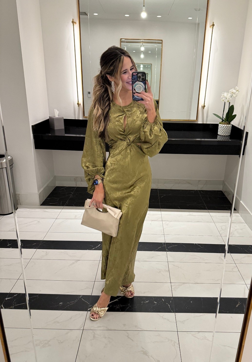 Holiday outfit inspo - and on sale for a limited time 

Runs TTS- 5’4” 123ib- 32C /24” waist 

#holiday #inspo #green #red #dress #christmas #party #style #maxi #midi #mini 

#LTKHoliday #LTKSaleAlert #LTKFindsUnder100