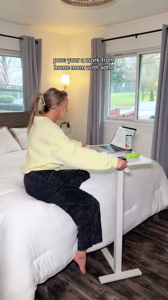 Portable rolling desk is a must, especially with adhd ✨

#desk #rollingdesk #bedsidedesk