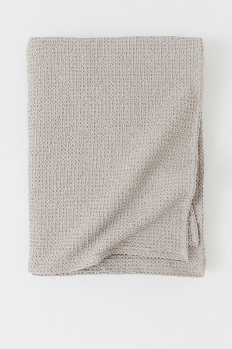 Double bedspread in a waffled cotton weave. | H&M (UK, MY, IN, SG, PH, TW, HK)