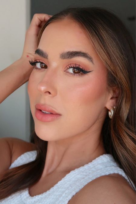Summer peach inspired make up featuring P Louise cosmetic base in coral that I can’t link here! Also thrive cosmetics has dropped a new lip Kaise 

#LTKFindsUnder50 #LTKBeauty #LTKSeasonal