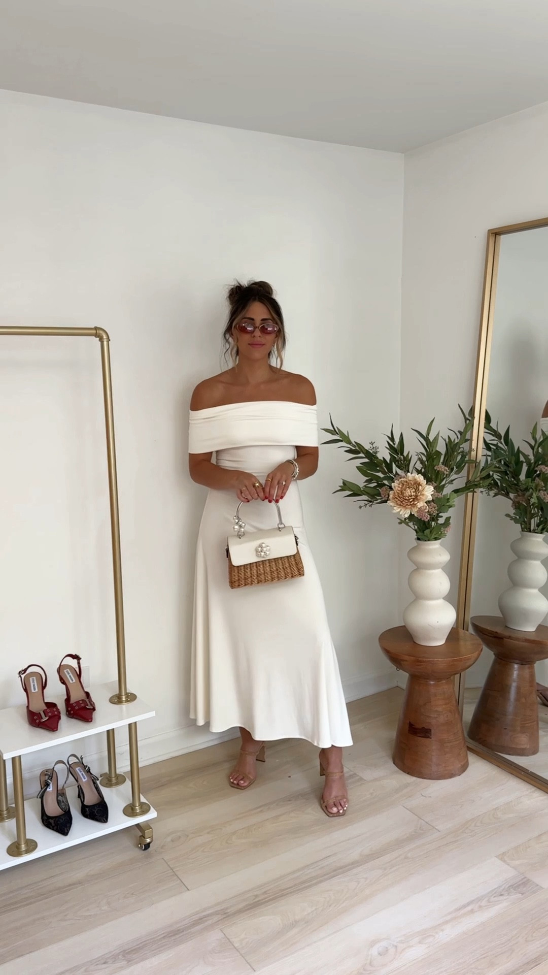 The perfect dress for your capsule wardrobe (wearing size small)



#LTKStyleTip #LTKVideo #LTKFindsUnder100